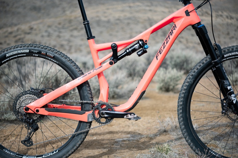 fezzari delano peak elite - the delano peak has a full carbon frame, 135mm of rear-wheel travel...