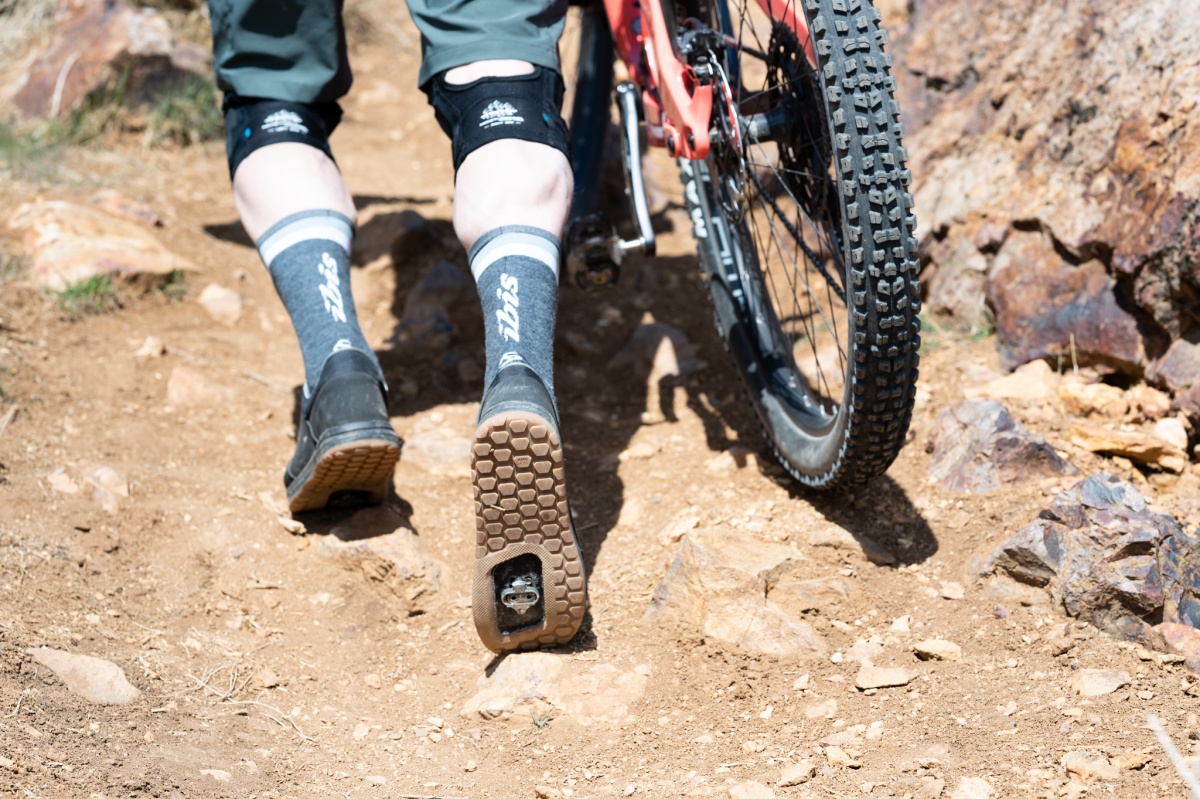 Specialized 2FO Roost Clip Review (Hike-a-bikes are no problem in the 2FO Roost Clip. Our only concern is that the tread is prone to packing with and...)