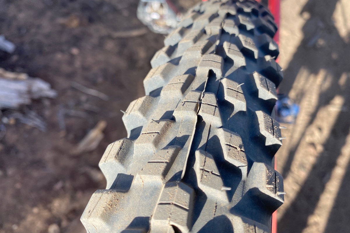 Michelin Force AM2 2.4 Review (After several hundred miles of use, the side knobs are just starting to show some wear.)