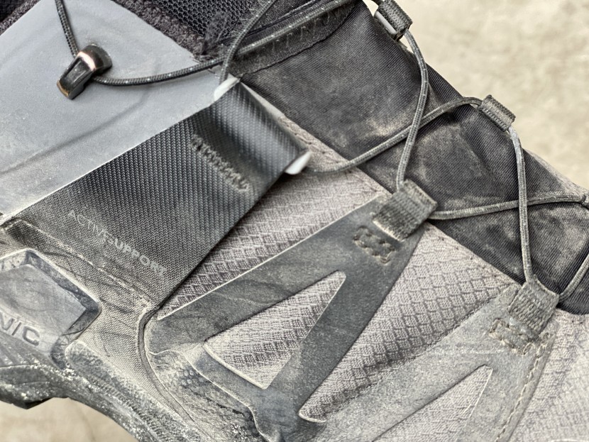 the laces pull the active support wings in, aiding in compression...