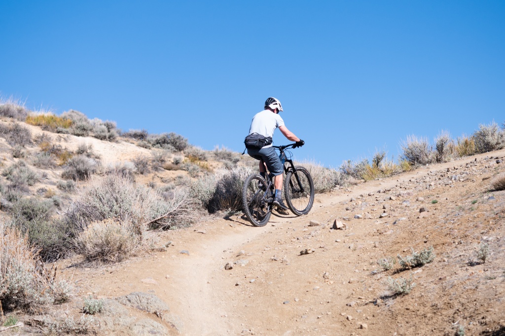 commencal meta power tr ride - grinding it out in the saddle is comfortable thanks to a steep seat...