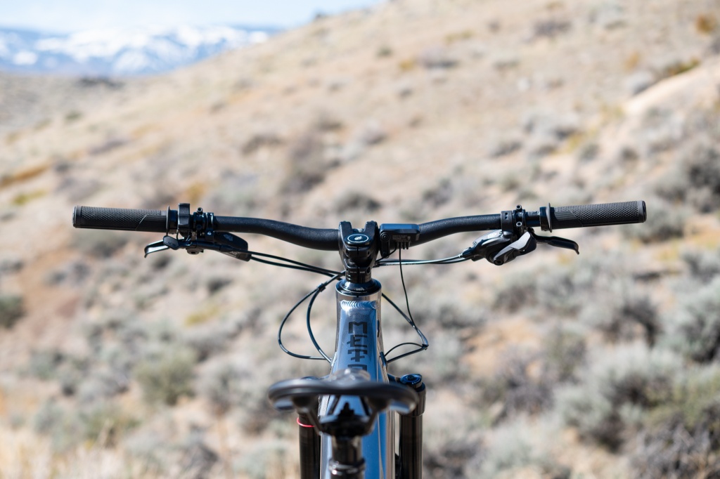 commencal meta power tr ride - the cockpit is pretty well dialed with a wide handlebar, stiff stem...