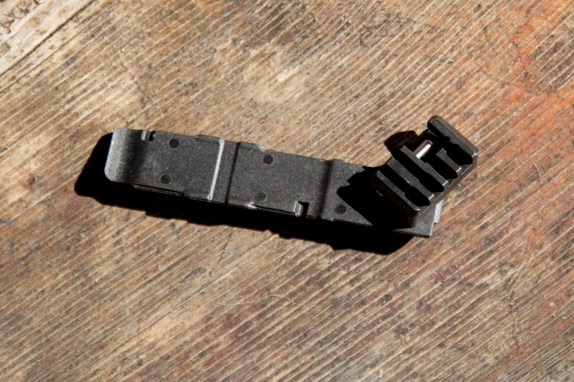 oneup components edc v2 - the plastic tire lever doubles as a structural element of the tool...