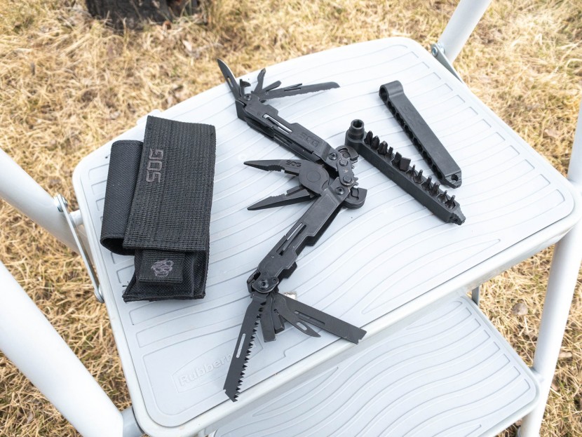 sog poweraccess deluxe - all the tools and components of the poweraccess deluxe, showcasing...