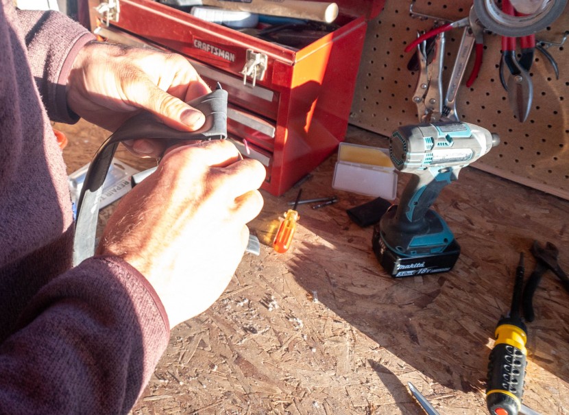 sog poweraccess deluxe - the sog poweraccess blade is small and thin. it deploys, with...