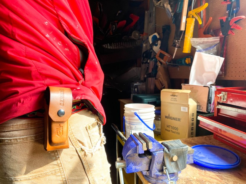 gerber center-drive plus - gerber&#039;s center drive leather belt sheath. it holds the tools and a...