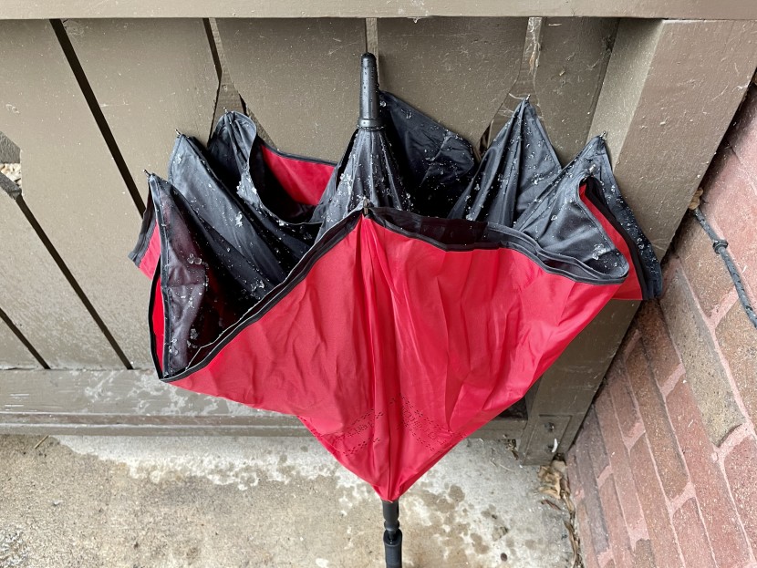 betterbrella deluxe - the ribs and stretchers are hidden between the two canopy layers...