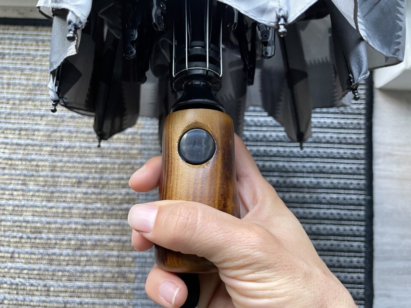 pendleton umbrella - the handle is a bit slippery to grip, especially when wearing...