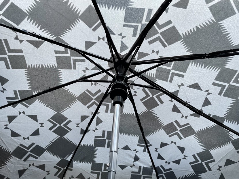pendleton umbrella - the construction is durable enough for 40 mph winds.
