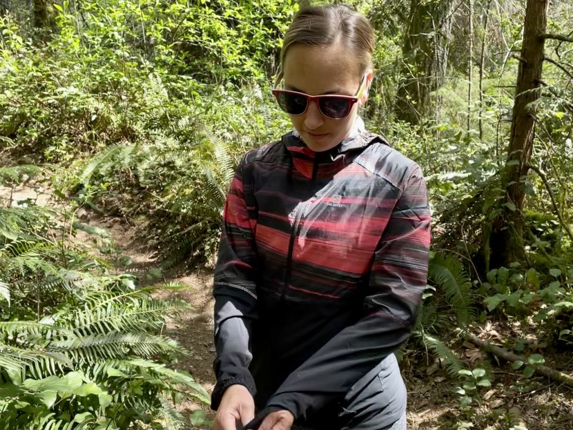 salomon agile full-zip hoodie for women - it is sunny now. but we are well prepared for whatever weather comes...