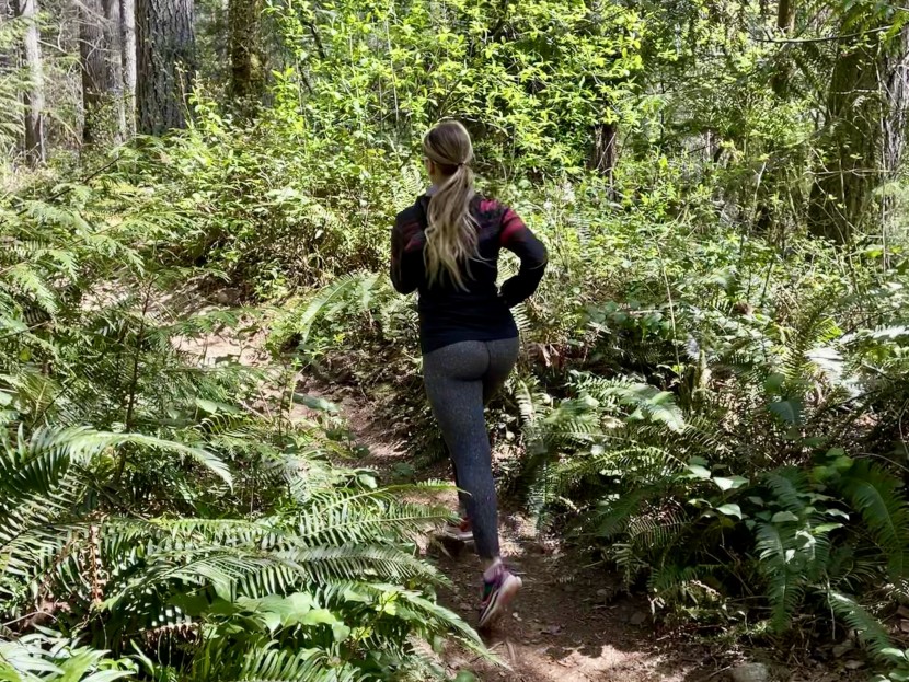 salomon agile full-zip hoodie for women - this svelte jacket is comfortable even as the mileage climbs beyond...