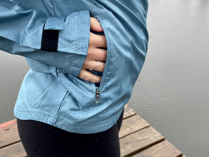 running jacket womens - zippered pockets like these aren&#039;t the most practical for running...