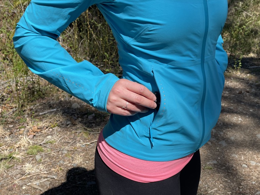 lululemon fast and free windbreaker for women - we feel confident with our car keys stowed in the zippered pockets.