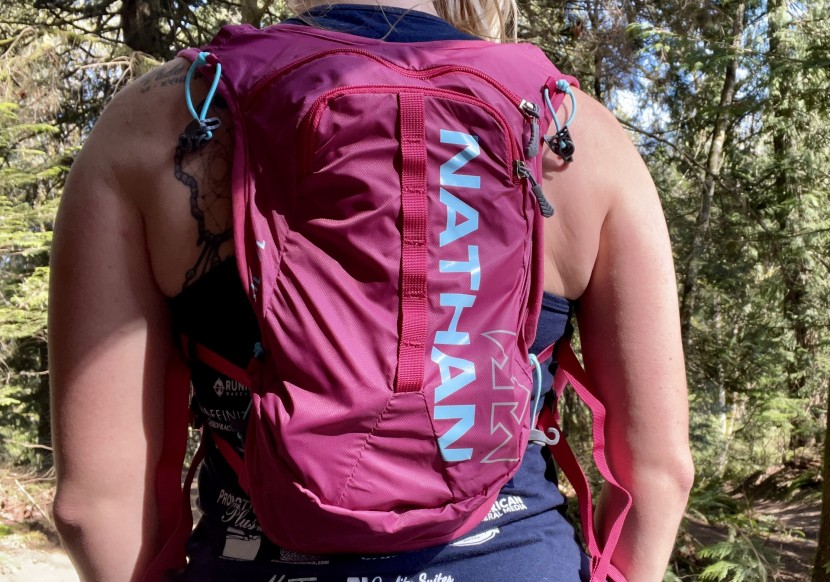 nathan trailmix 7l for women - the external daisy chain provides a bit of extra storage on the days...
