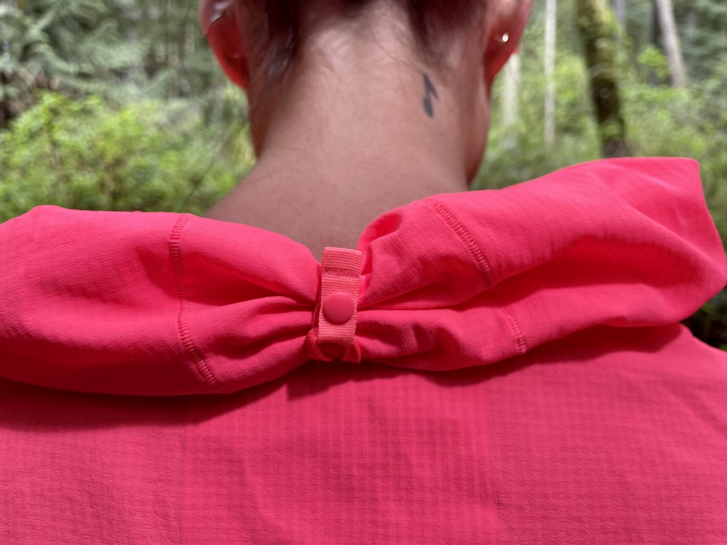 running jacket womens - stashable hoods are great just in case the rain starts to fall.