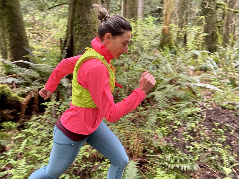 nathan pinnacle 12l  for women - this hydration pack offers a slender profile when it isn&#039;t jammed...