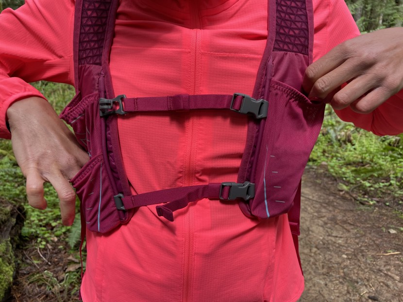 nathan trailmix 7l for women - well-placed front pockets offer plenty of storage for quick-draw...