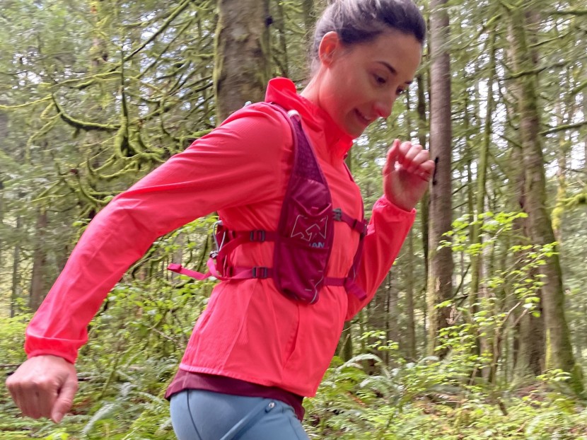 nathan trailmix 7l for women - we love that the underarm straps are easy to adjust and remain super...