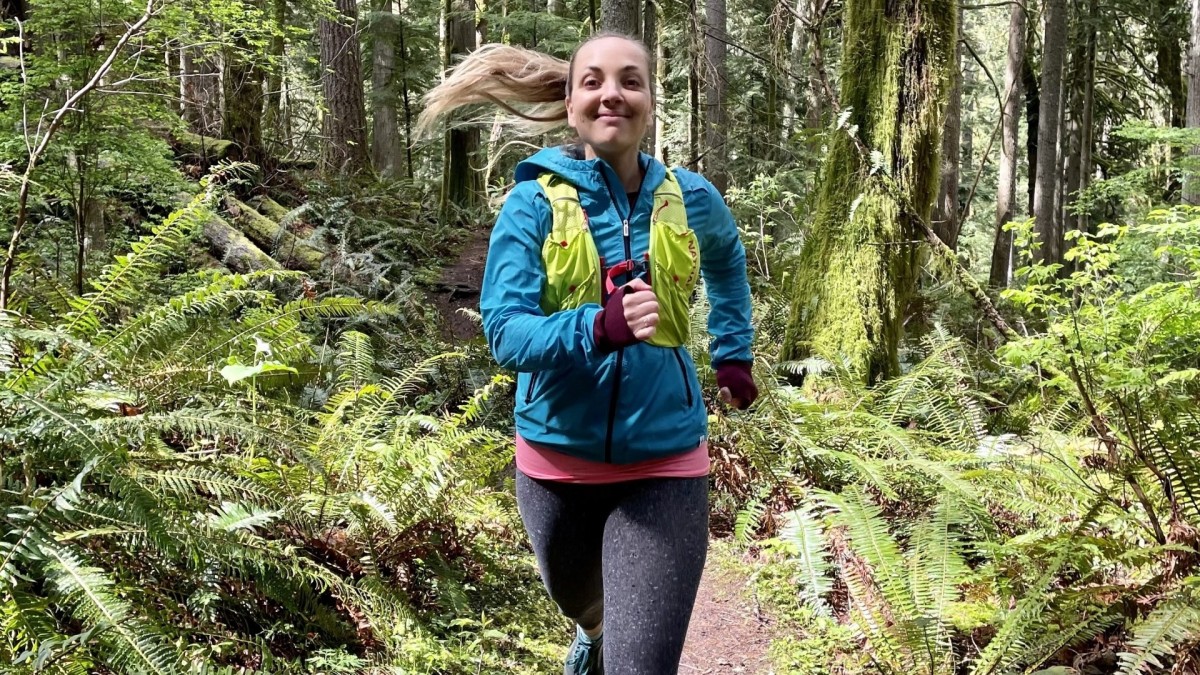 Nathan Pinnacle 12L  - Women's Review (Feeling lightweight and free in the super cozy Nathan Pinnacle 12L.)