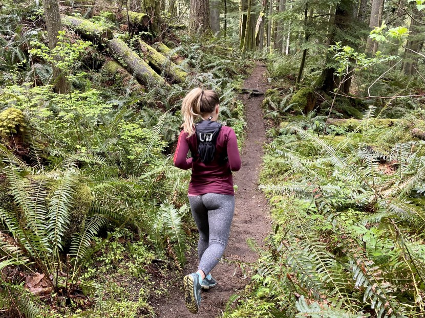 ultimate direction halo for women - this vest is so small that you can barely see if from a distance.