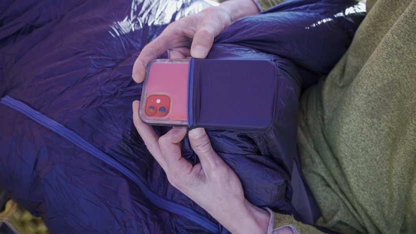 marmot phase 20 - the internal stash pocket on this bag is a little to small for most...