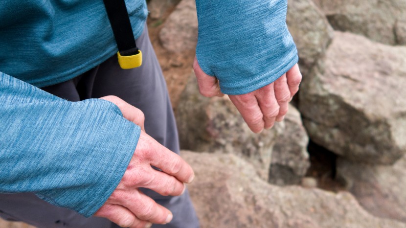 patagonia sunshade technical hoody - the sleeves are generously long and thumb loops hold them in place...