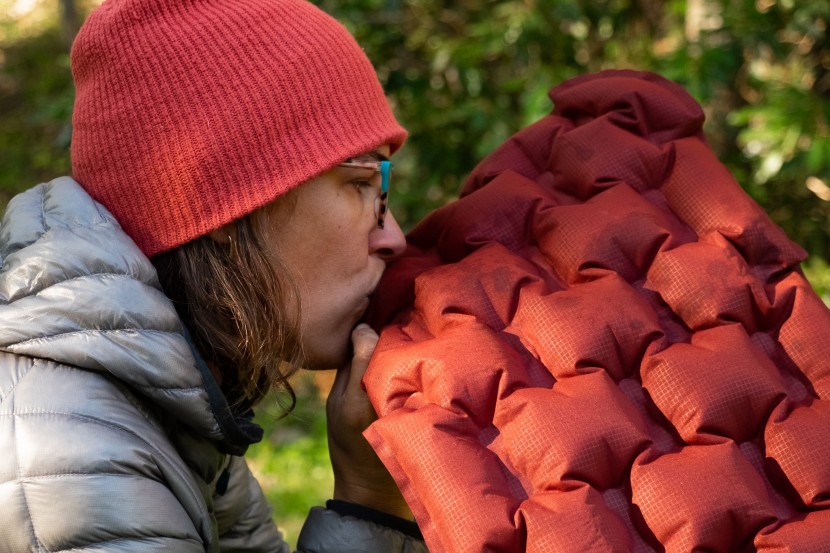 rei co-op flash sit pad - muah! a quick kiss (or two puffs of air) and the flash sit pad is...