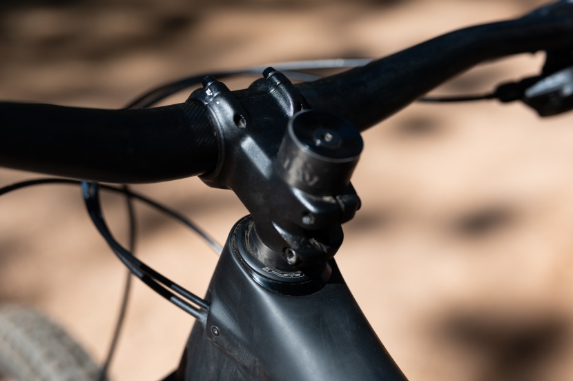specialized stumpjumper evo comp - the upper headset cup is easily adjusted to change the head angle in...