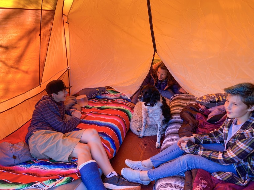 rei kingdom 6 - the privacy wall clearly doesn&#039;t work if mom keeps poking her head...