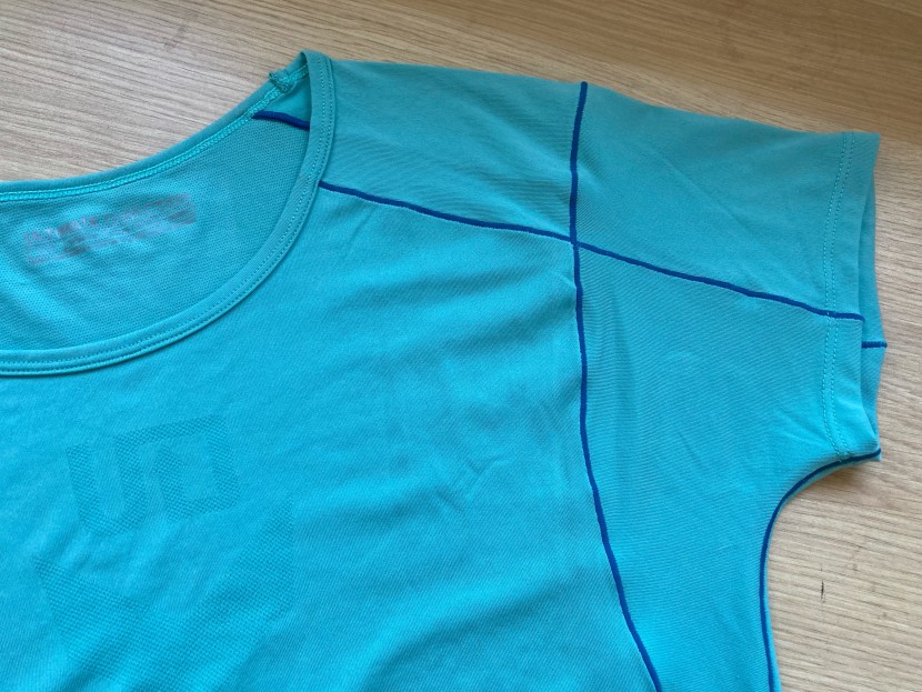 ultimate direction ultralight tee for women - thanks to both gusseted underarms and raglan sleeves, you&#039;ll find...