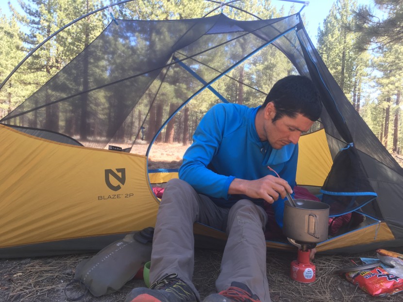 coleman peak 1 - fixing a late breakfast with the peak 1.