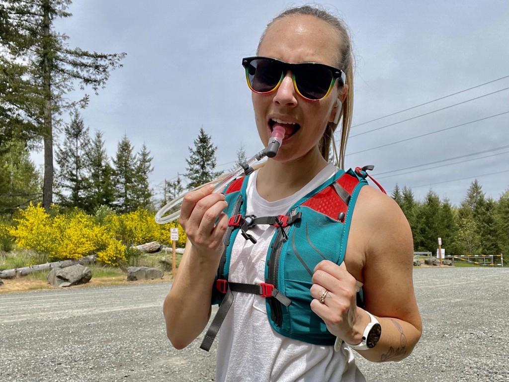 How to Choose a Women's Hydration Pack for Running - GearLab