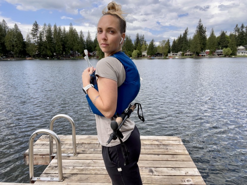 salomon adv skin 8 set - horizontal trekking pole storage definitely decreases a slender...