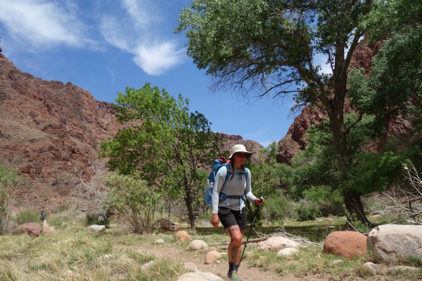rei co-op bucket hat down on the floor of the grand canyon.