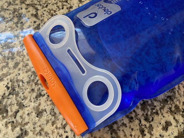 deuter compact exp 12 - to clean the bladder just slide off the orange clamp and start...