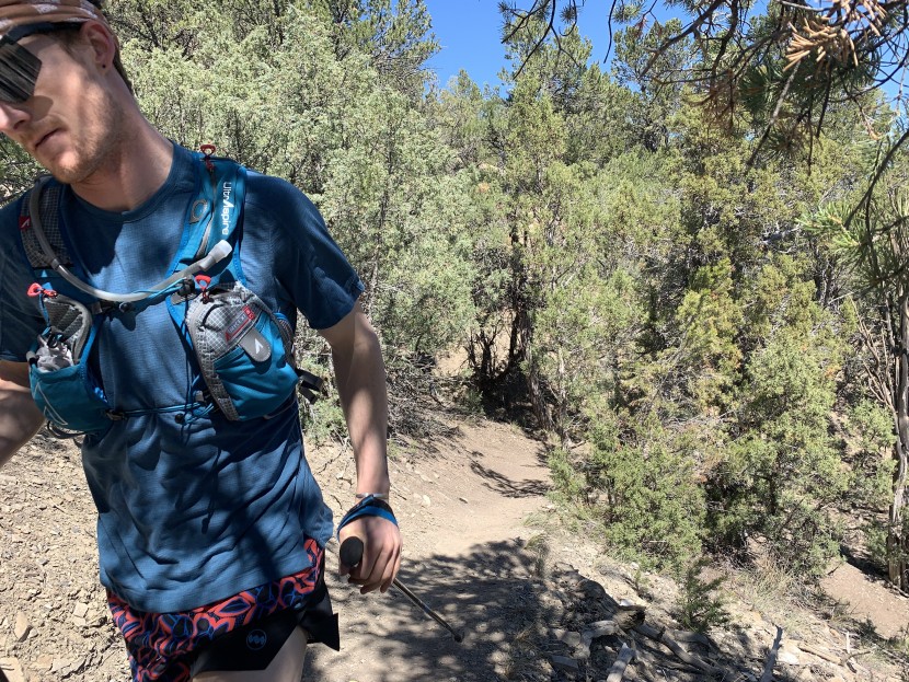 ultraspire bryce xt - elastic sternum straps with buckles offer a range of adjustability.