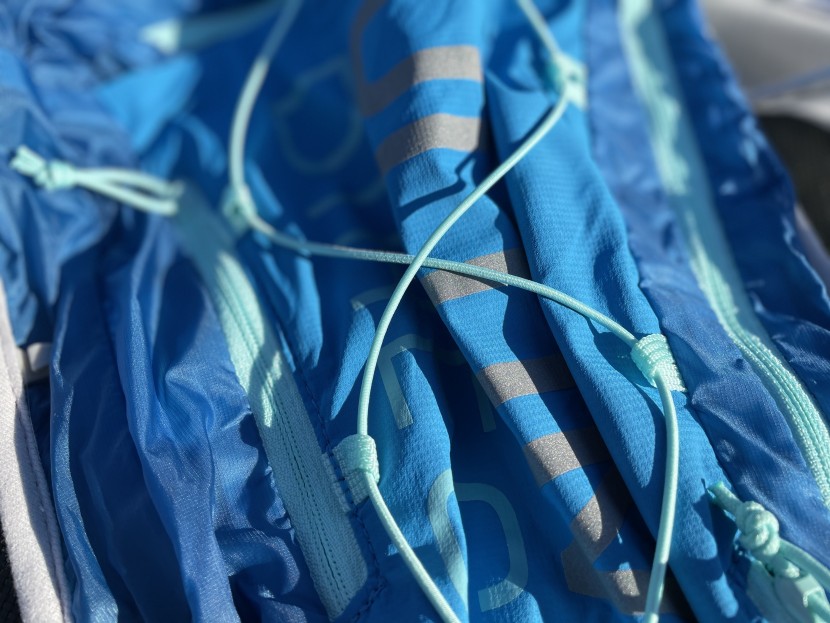 ultimate direction ultra vesta 5.0 for women - the external bungee system offers great compression to create a...