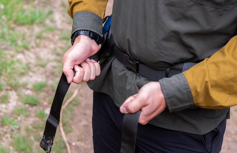 osprey aether 65 - the waist belt uses pull together straps that are quick and easy to...