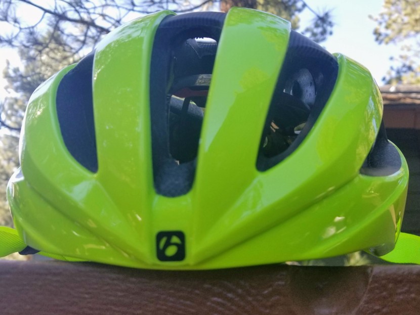 the velocis has large vents that are connected to internal airflow...