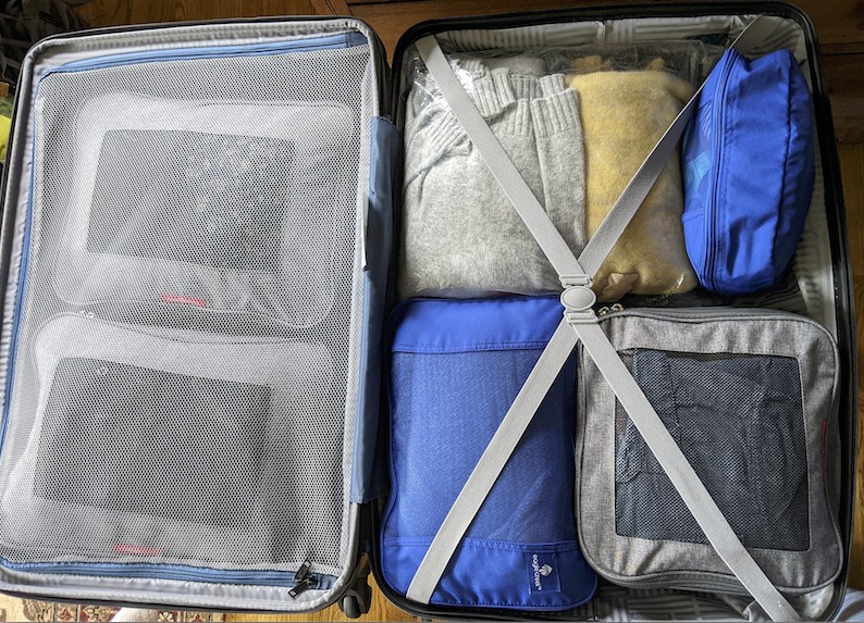 american tourister stratum xlt 28&quot; - the mesh panel on the left does a great job of keeping your clothes...
