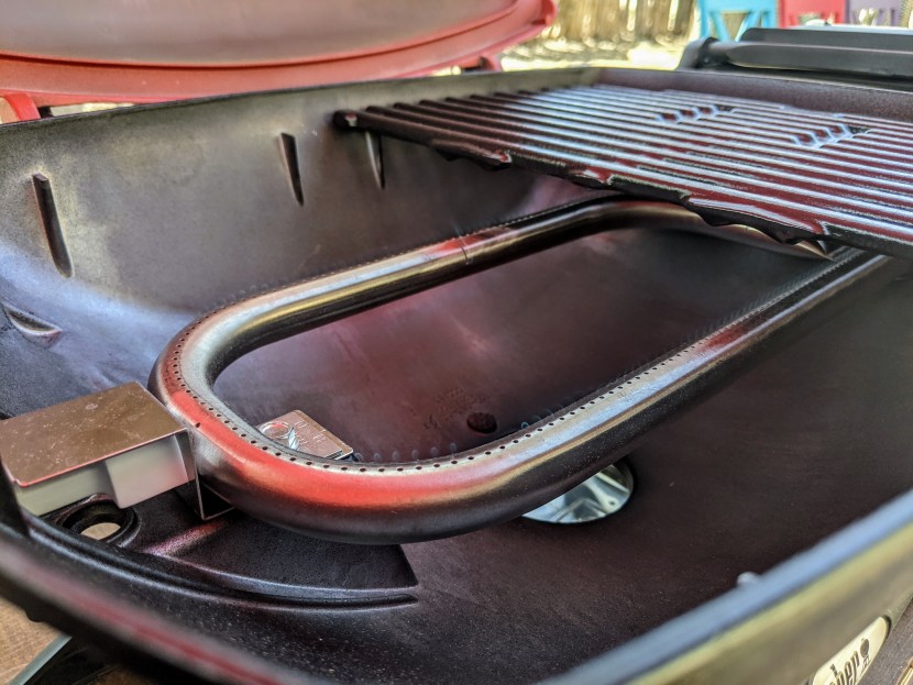 weber q 1200 - even on high output the flames are small, but they are numerous...