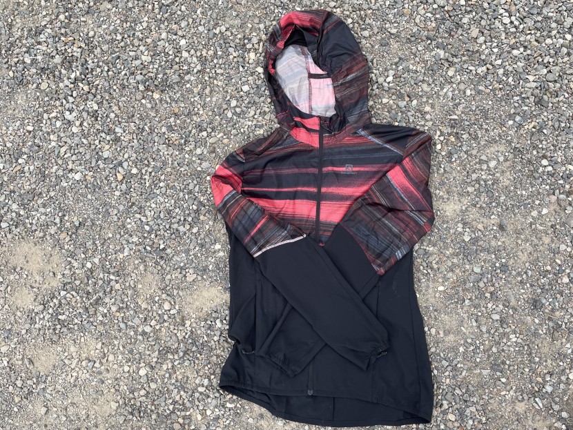 salomon agile full-zip hoodie for women - the soft elastic bits around the wrist cuffs help secure the sleeves...