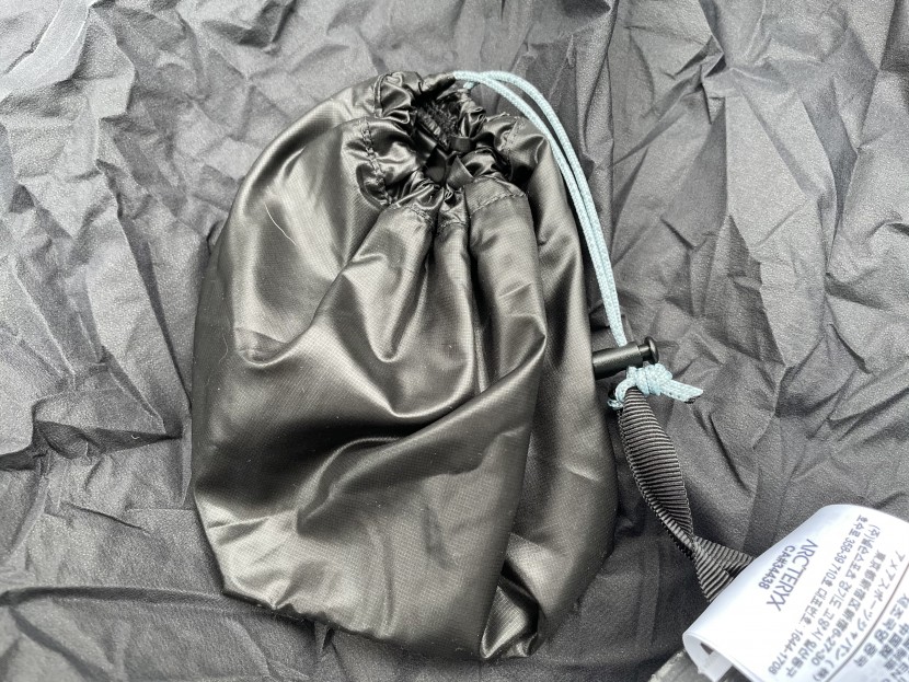 arc&#039;teryx norvan sl hoody for women - a helpful little storage pouch is always an added bonus.