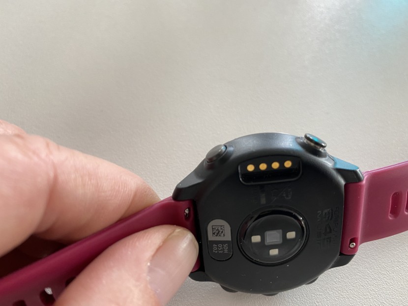 garmin forerunner 645 music - a look at the heart monitor and the attachment for the battery...
