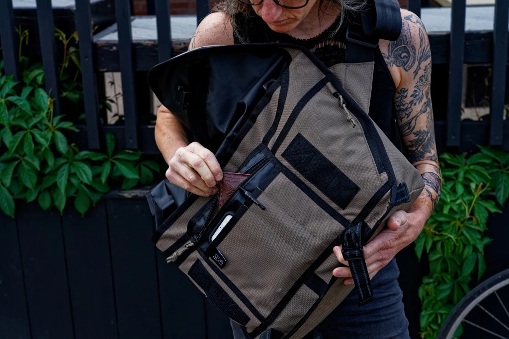 messenger bag - messenger bags ideal for cycling are easy to swing around to your...