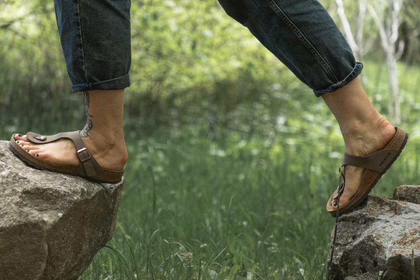 birkenstock gizeh - the raised footbed edges help keep your foot in place, no matter...