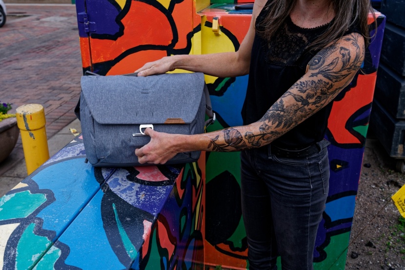 the maglatch closure on the everyday messenger uses a magnetic clasp...