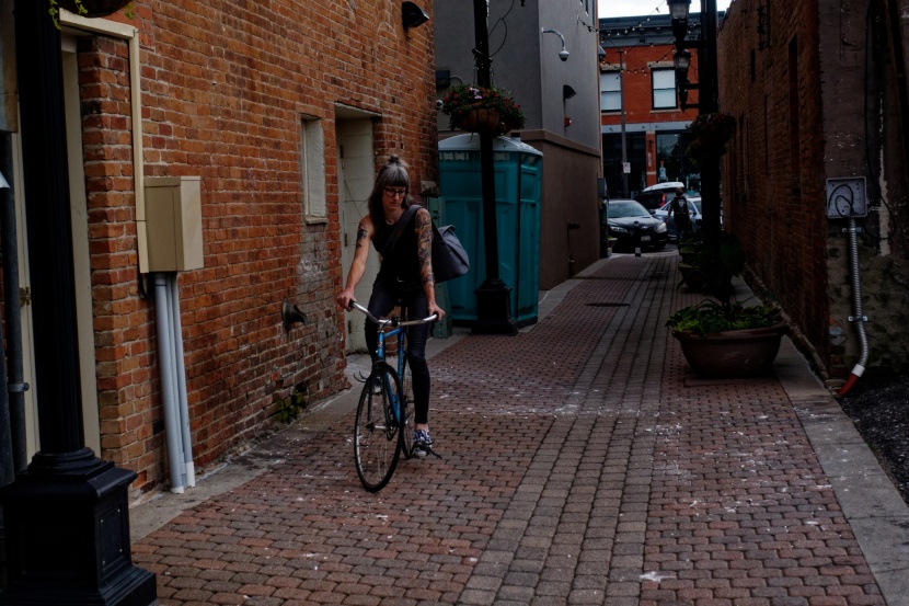 peak design everyday messenger - the shoulder strap is a little too short for maximal comfort and the...