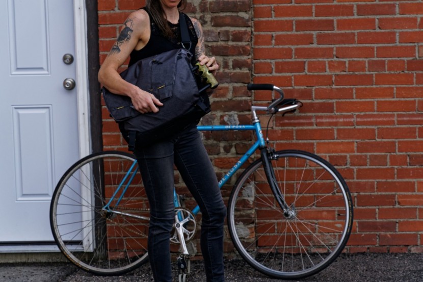 burley transit - with an average volume to weight ratio, this bag isn&#039;t setting any...