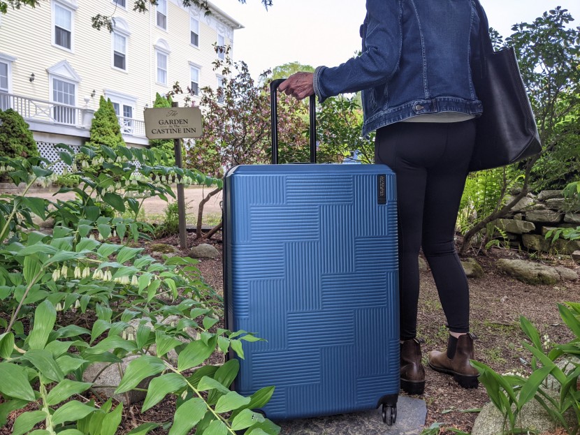 american tourister stratum xlt 28&quot; - the telescoping handle wiggles a little more than we&#039;d like but it...